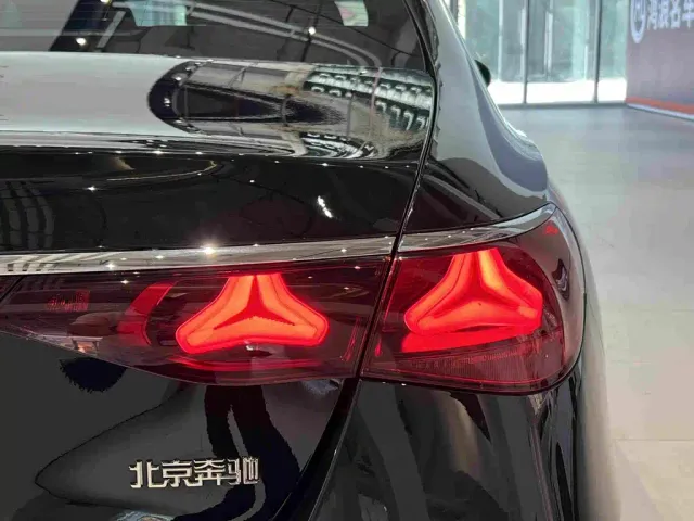 Mercedes-Benz E-Class — Фото автомобиля 20