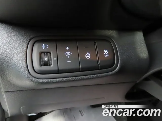 Hyundai Venue — Фото автомобиля 15