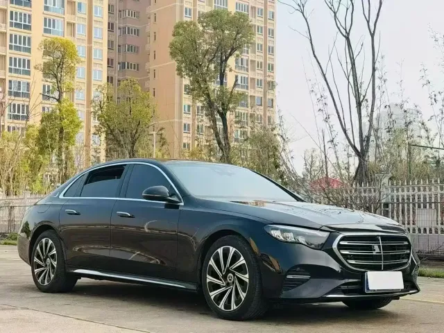 Mercedes-Benz E-Class — Фото автомобиля 3