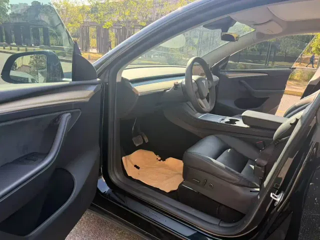 Tesla Model Y — Фото автомобиля 4