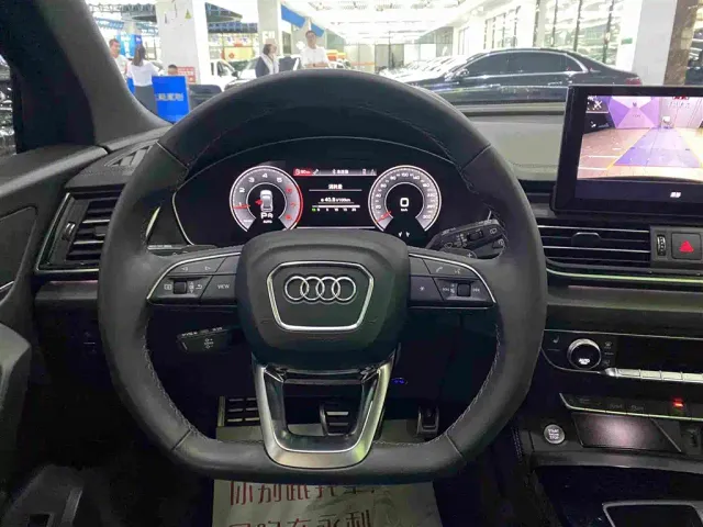 Audi Q5L — Фото автомобиля 11