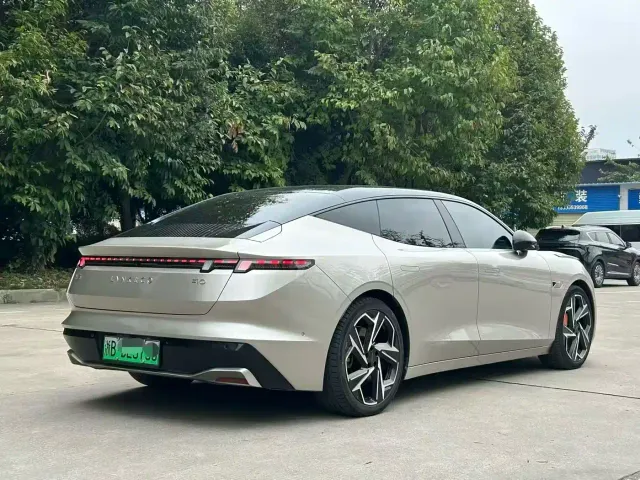 Lynk & Co Z10 — Фото автомобиля 7