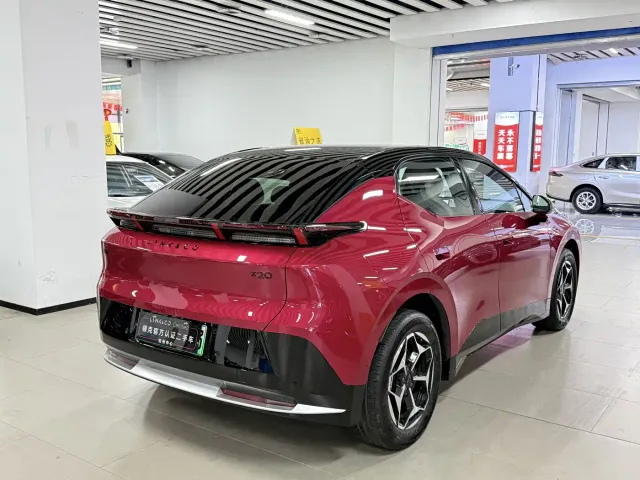 Lynk & Co Z20 — Фото автомобиля 17