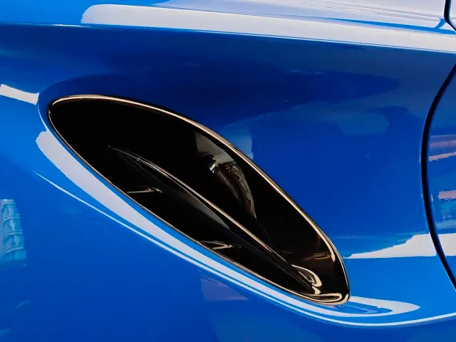 Lotus Emira — Фото автомобиля 8