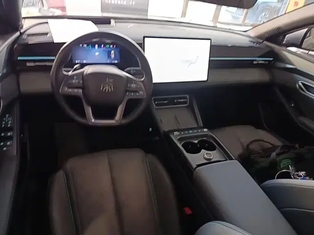 BYD Qin L — Фото автомобиля 9