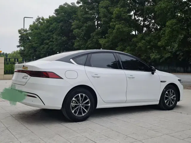 BYD Qin PLUS — Фото автомобиля 9