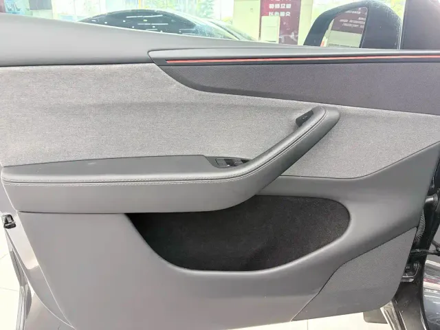 Tesla Model Y — Фото автомобиля 12