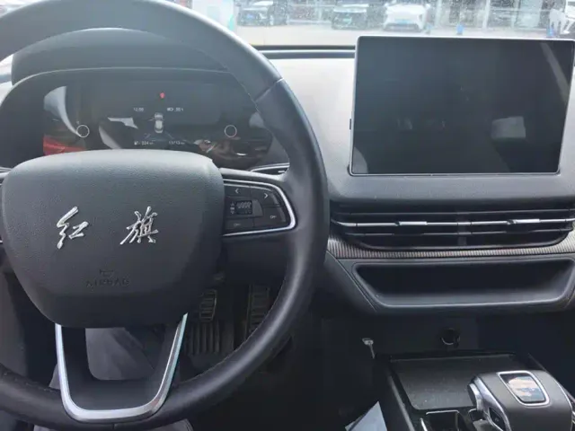 Hongqi E-QM5 — Фото автомобиля 12