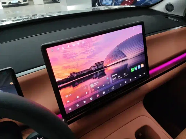 Leapmotor C10 — Фото автомобиля 12