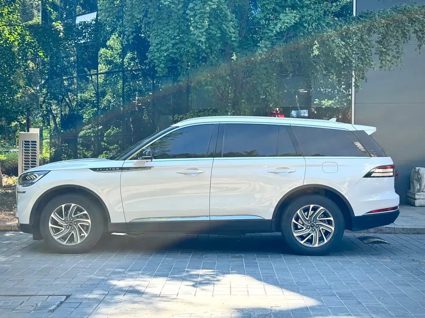 Lincoln Aviator 2021 3.0T V6 4WD Premium Edition — Фото автомобиля 4