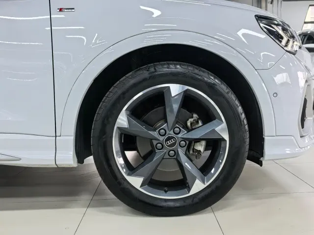 Audi Q3 — Фото автомобиля 6