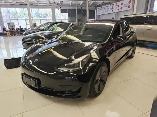 Фотография автомобиля — Tesla Model 3