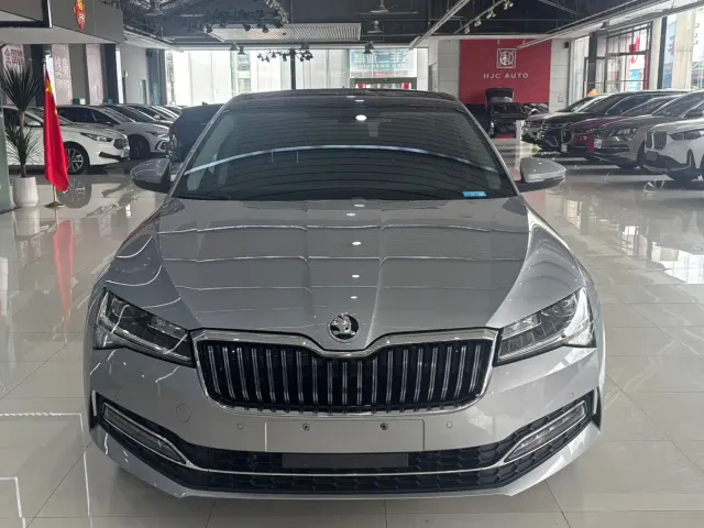 Skoda Superb — Фото автомобиля 2