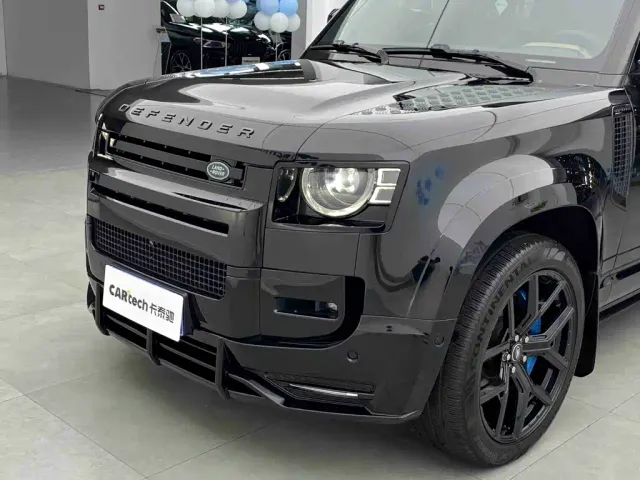 Land Rover Defender — Фото автомобиля 10