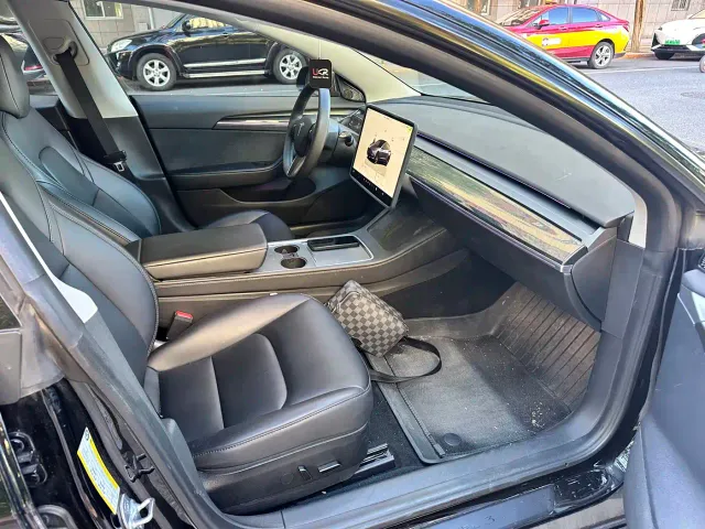 Tesla Model 3 — Фото автомобиля 7