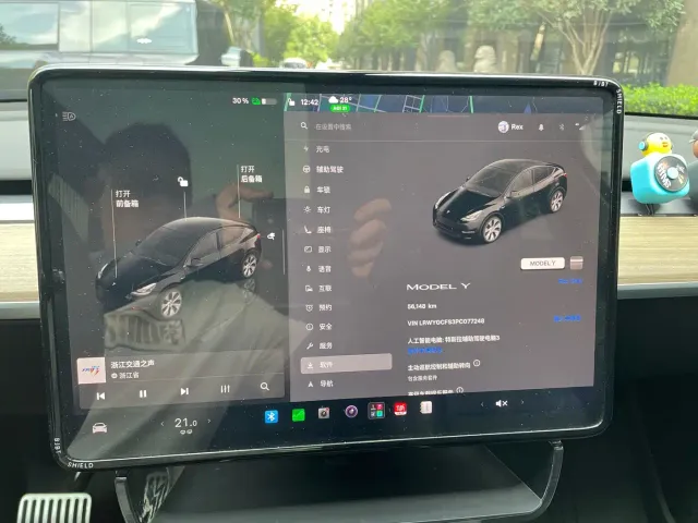 Tesla Model Y — Фото автомобиля 14