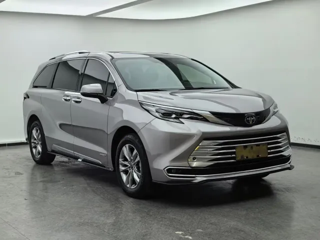 Toyota Sienna — Фото автомобиля 3