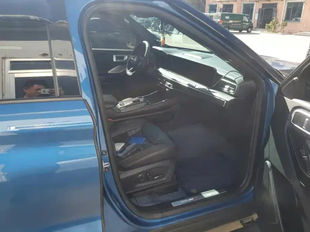 Ford Explorer — Фото автомобиля 7