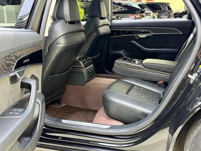 Audi A8 — Фото автомобиля 7