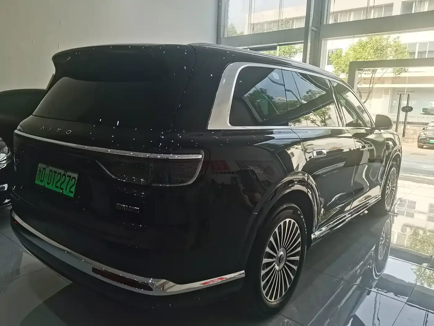 AITO Wenjie AITO M9 — Фото автомобиля 4