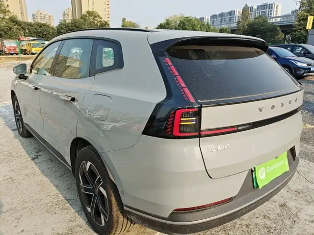 Volvo XC70 Plug-in Hybrid — Фото автомобиля 4