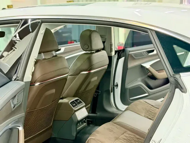 Audi A7L — Фото автомобиля 5