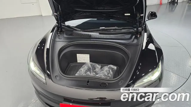 Tesla Model 3 — Фото автомобиля 9