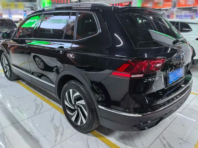 Volkswagen Tiguan L — Фото автомобиля 4