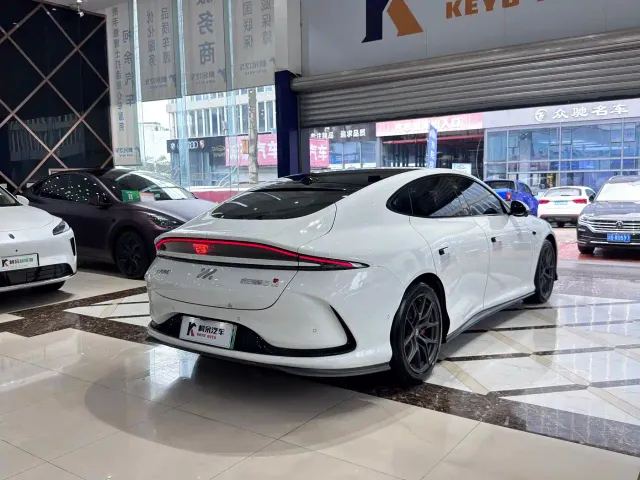 IM Motors L6 — Фото автомобиля 15