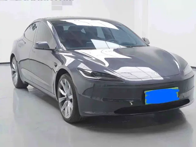 Tesla Model 3 — Фото автомобиля 3