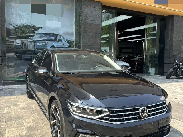 Volkswagen Magotan 2023 2 Million Units Anniversary Edition 330TSI DSG Leading Type — Фото автомобиля 3
