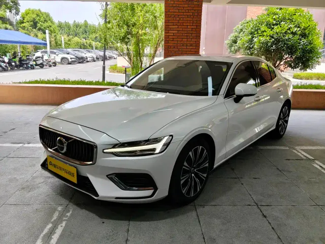 Фотография автомобиля — Volvo S60