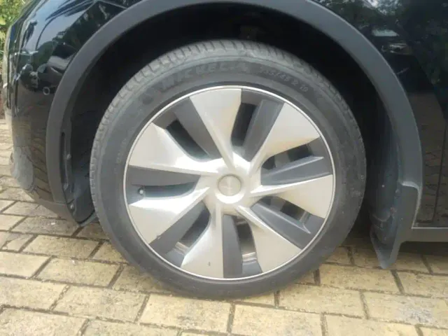 Tesla Model Y — Фото автомобиля 6