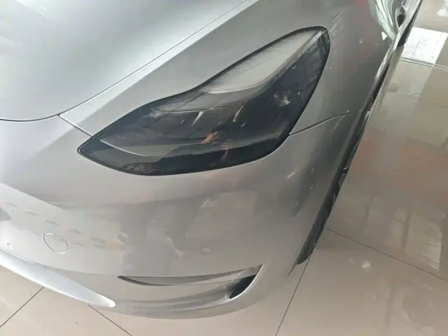 Tesla Model Y — Фото автомобиля 23