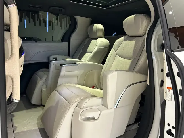 Toyota Granvia — Фото автомобиля 16