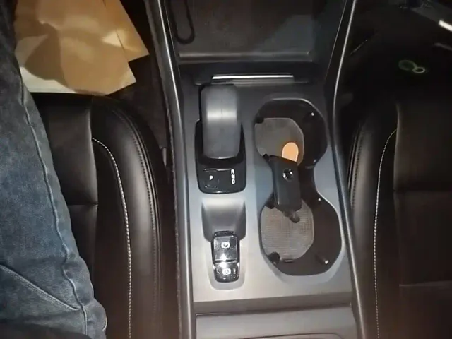 Volvo XC40 — Фото автомобиля 9