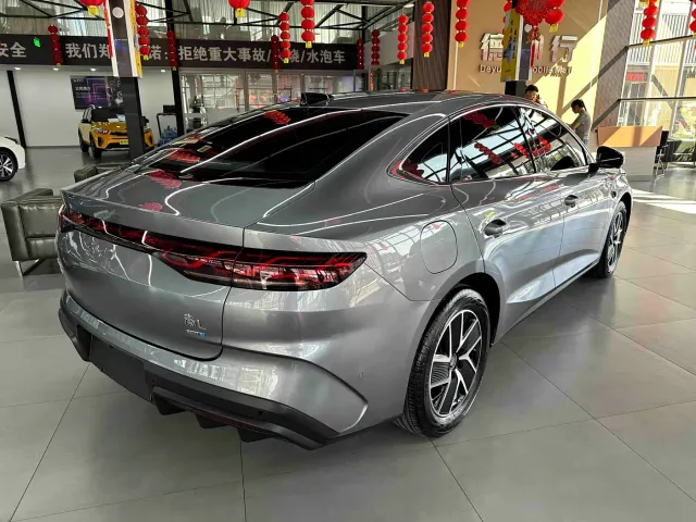 BYD Qin L — Фото автомобиля 9
