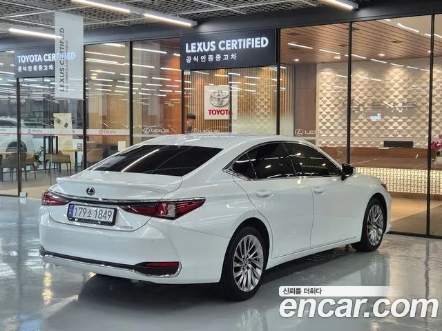 Lexus ES Generation 7 — Фото автомобиля 2