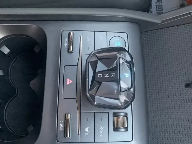BYD Qin L — Фото автомобиля 10