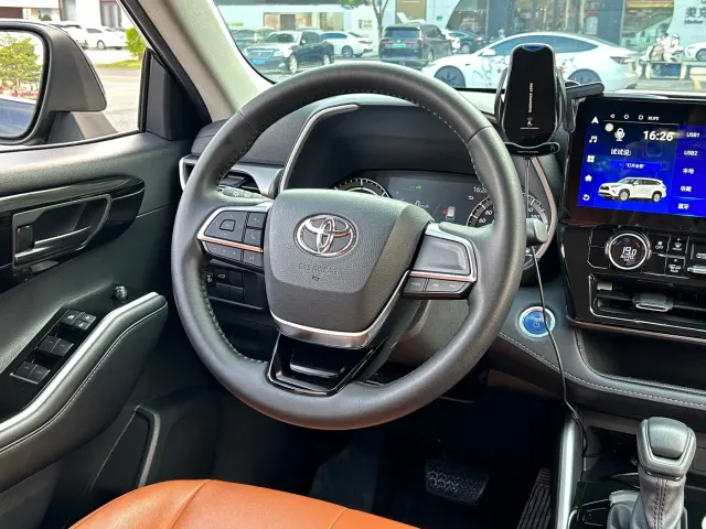 Toyota Highlander — Фото автомобиля 15