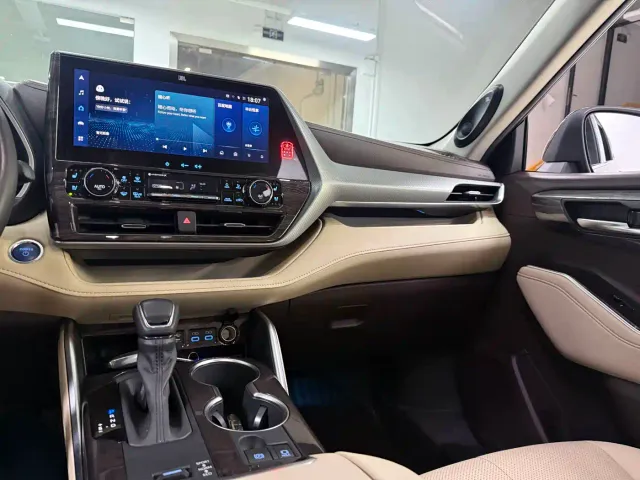 Toyota Highlander — Фото автомобиля 19