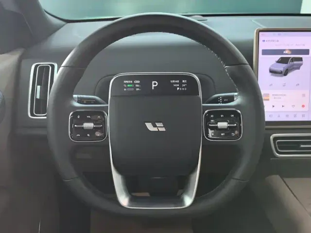 Li Auto L8 — Фото автомобиля 15