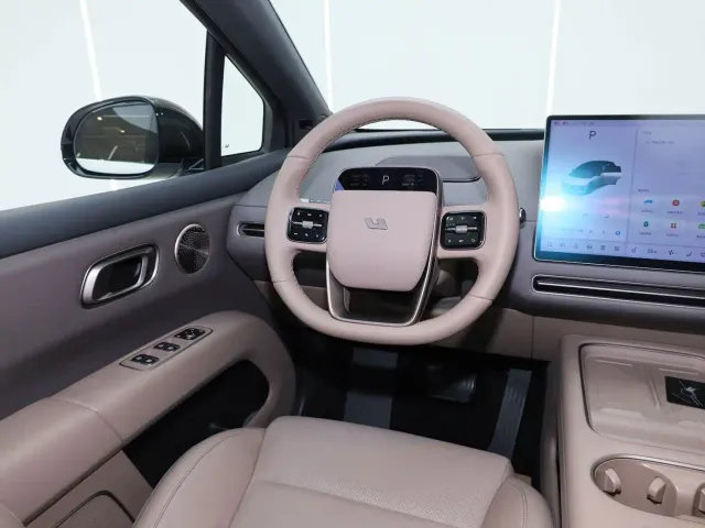 Li Auto i6 — Фото автомобиля 12