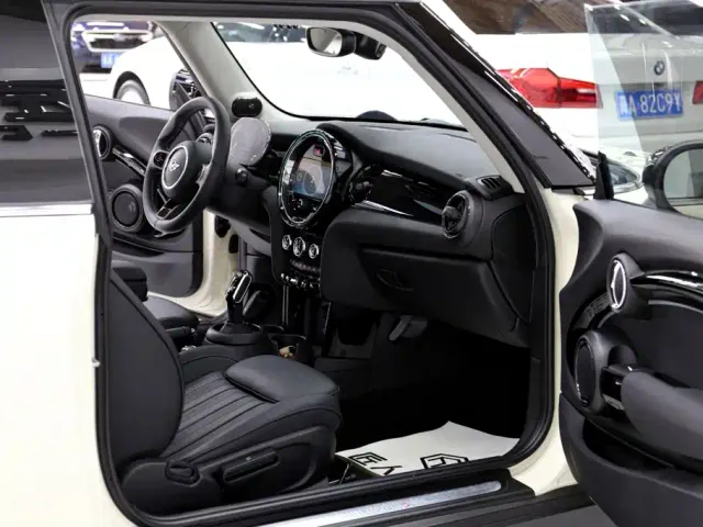 MINI Hatch — Фото автомобиля 17