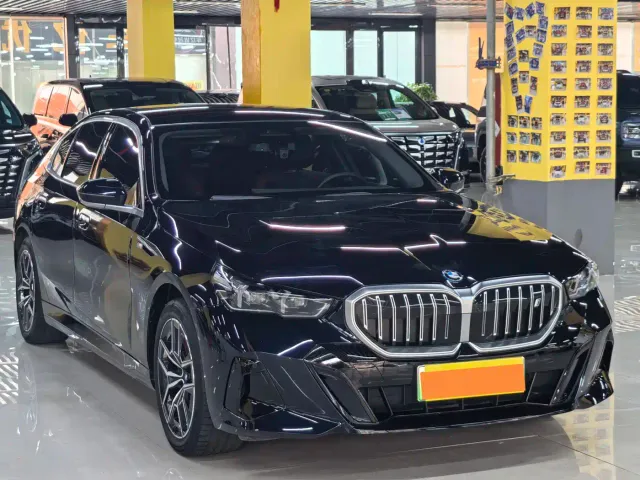 BMW i5 — Фото автомобиля 3