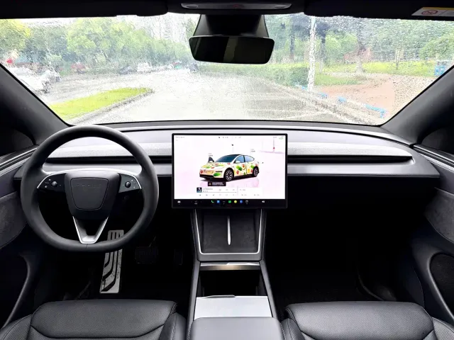 Tesla Model Y L — Фото автомобиля 10