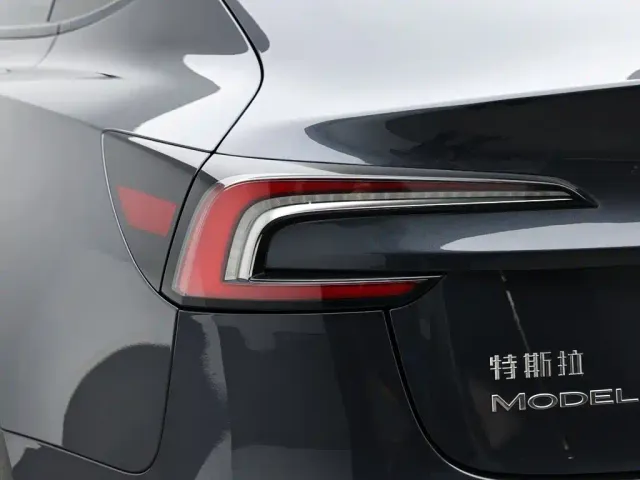 Tesla Model 3 — Фото автомобиля 7