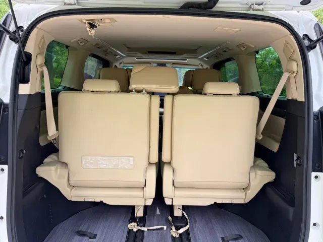 Toyota Alphard — Фото автомобиля 10