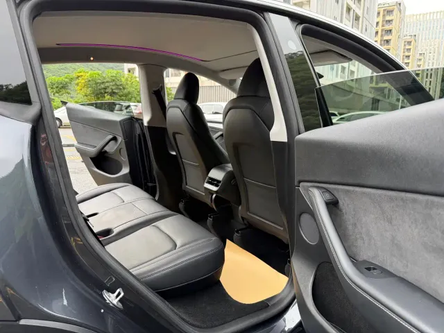Tesla Model Y — Фото автомобиля 8