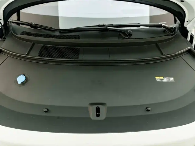 Li Auto Li i8 2025 Standard Edition — Фото автомобиля 27
